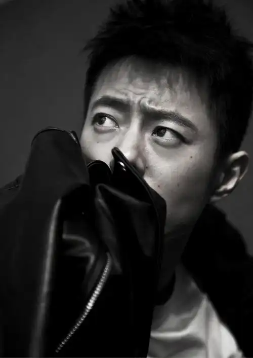 柳明明黑白写真曝光极简熟雅质感十足