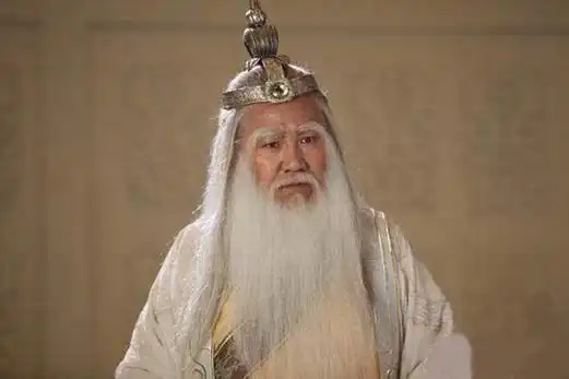 一根冲天牛角,乃是圣人之首的太上老君坐骑;在老子发起化胡为佛的战争