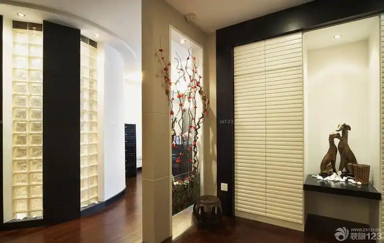 最新家装进门玄关艺术玻璃隔断