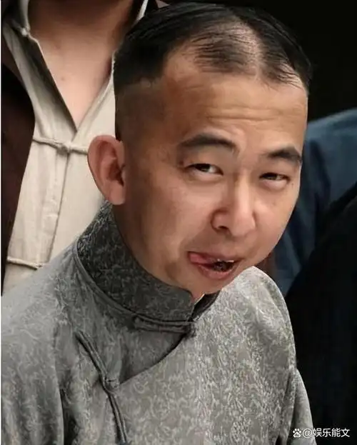 他似乎天生就有扮演丑角的天赋.