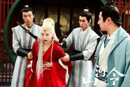 陈紫函《山河令》红衣白发美爆 冻龄颜值惊艳众人频登热榜