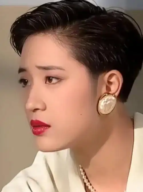 忧郁的飒爽短发美女洪芷晴 #陈法蓉 #巨人 #港剧 #港星女神