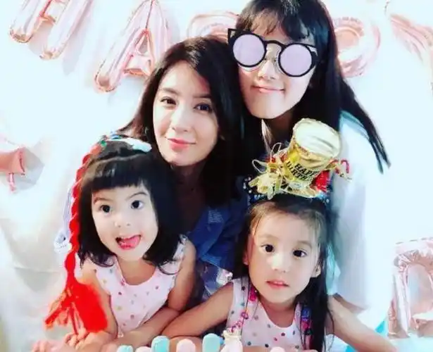 原创有种"拼爹"叫贾静雯的3个女儿,同妈不同爸,颜值差别很明显