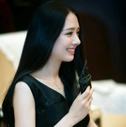 难怪郭碧婷一直都是黑长直罕见粉发照曝光气质瞬间大变