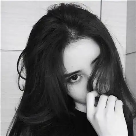 美好心中永留侧脸黑白照女生头像