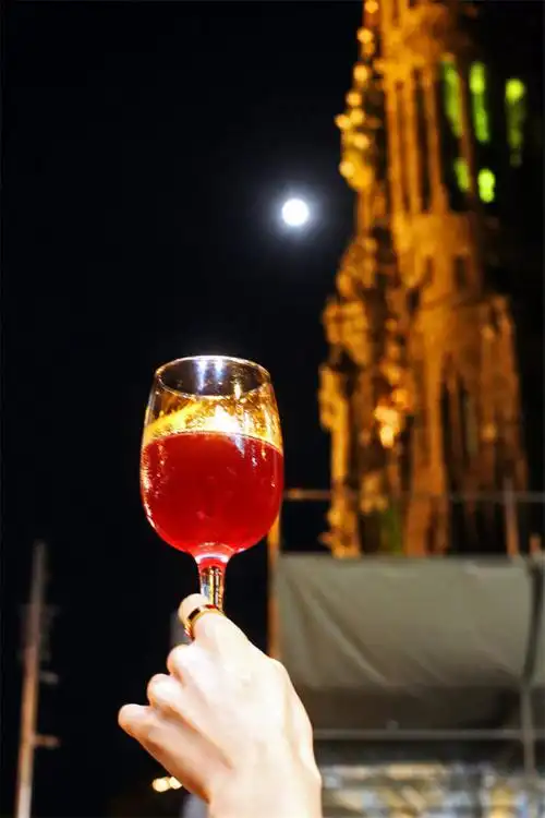 掐指一算,这天刚好是中秋节啦,举杯遥祝一下吧. pizza emporio