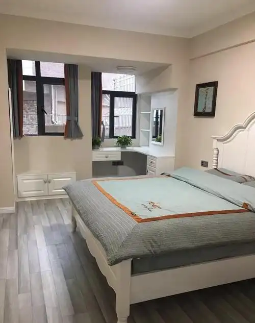 窗边做了个梳妆台,超级喜欢超级方便!