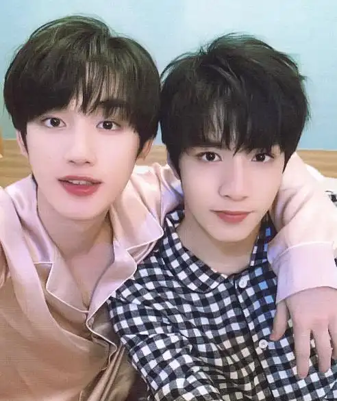 李飞太懂粉丝心,tnt三公穿西装顶胯,cp合作舞台堪称名场面