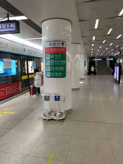 营口道(地铁站)-"营口道地铁站和天津站应该是天津最为拥挤的.