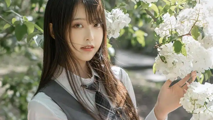 充满青春气息美女制服写真