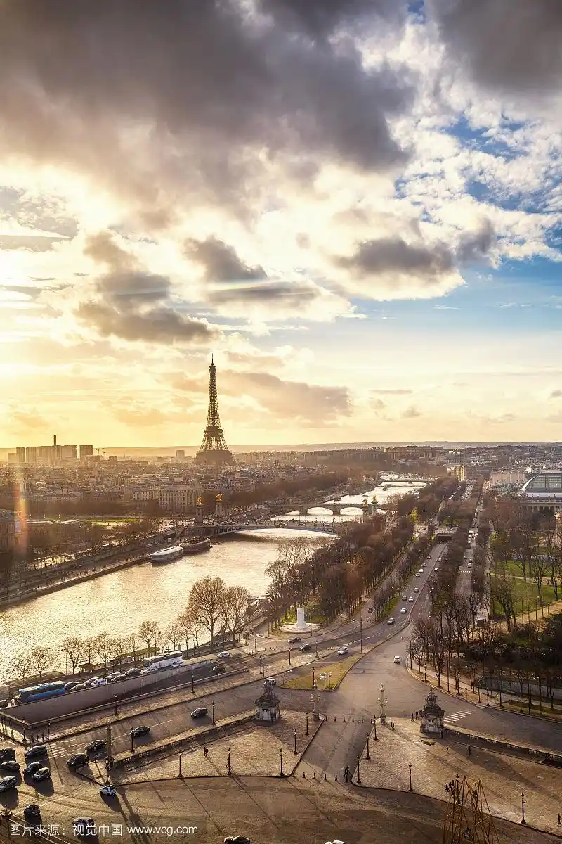 巴黎埃菲尔铁塔日落唯美风景照