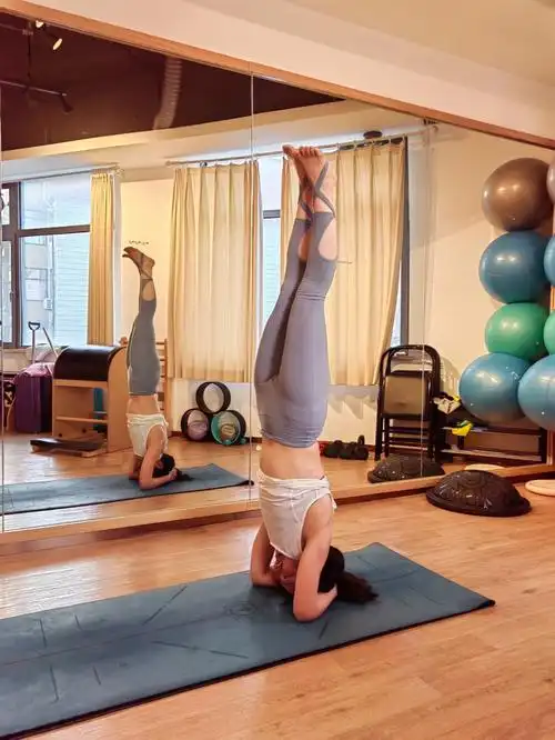 今日瑜伽课习练主题倒立