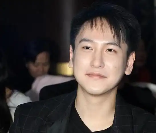 21岁"百亿富豪":继承父亲上海133套房的遗产,现每套市值超2亿|汤珈铖