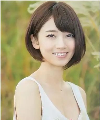 方脸女生适合的发型3