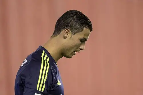 拉莫斯重回首发与穆帅将相和场边耳语化解矛盾