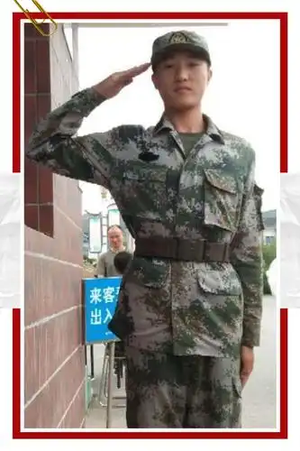 敬礼!标准的军礼.有点儿军人气质了.