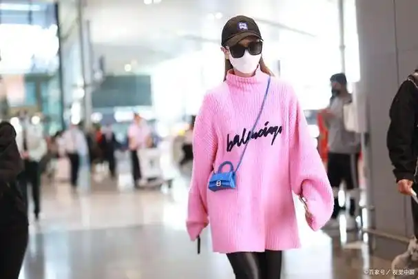 粉色卫衣搭配什么裤子好看女