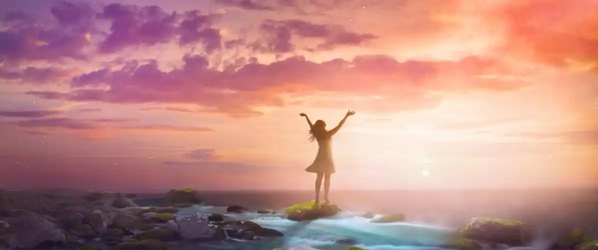 女人举起双臂 海边日出唯美风景图片,4k高清风景图片,娟娟壁纸