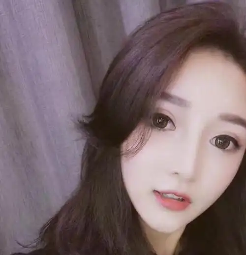 烫一款这样好看的发型,你就变女神喽!长发烫卷度越大越显成熟,适合