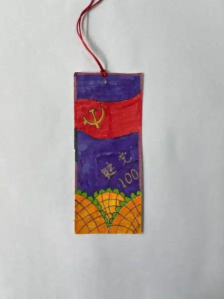 绘红色书签抒爱国情怀长沙县中南小学第八届读书节系列活动之书签制作