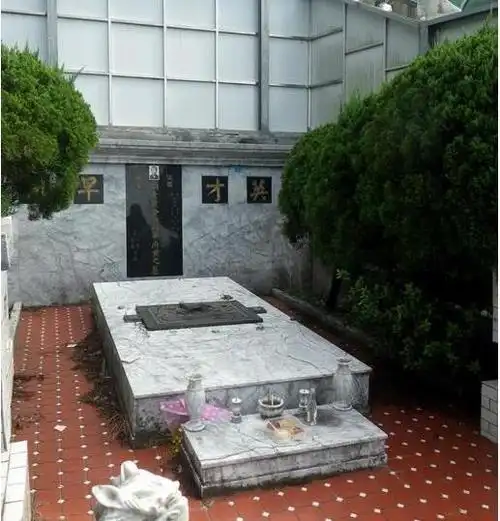 直击去世的明星墓园翁美玲典雅感人张国荣最为神秘