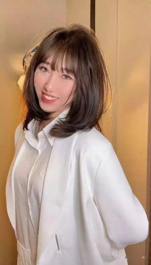 2021年流行 "中发碎剪"_发型