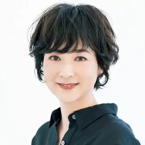 40-50岁的女人放弃黑长直吧,瞧这8款迷人短发型,洋气又减龄