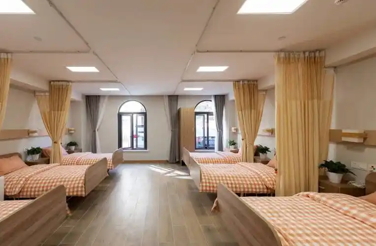 4000元/月起万宏悦馨养老院院区设计采用生态,阳光的理念,整体风