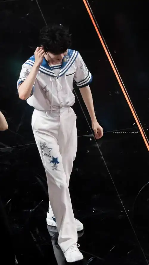 腿有辣么长!#马嘉祺压轴放狠话