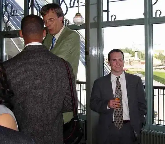 很有可能瞬间变成滑稽的矮人国vs长脚的聚会荷兰男性的平均身高达到