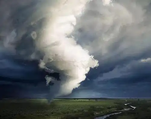 地球十大神秘现象: 瑞士每天升降25厘米|瑞士|龙卷风|地球_新浪新闻