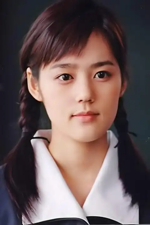 p>韩佳人(han ga in),本名"金贤珠",1982年2月25日出生于韩国首尔市