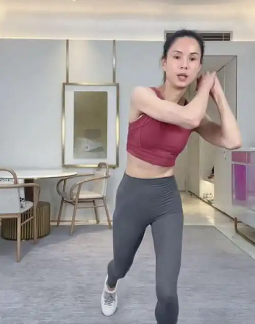 李若彤在采访的时候表示,自己从34岁的时候开始进行系统性的健身,每次