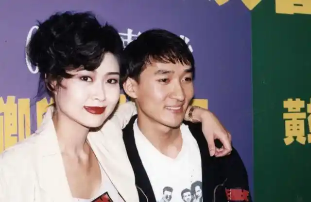 59岁歌手自曝遭前任骗走200万,自杀未遂隐居13年,已不打算结婚