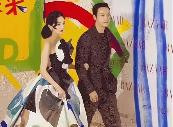 杨颖与前任陈伟霆同台为难地在原地转圈圈这是什么人间修罗场