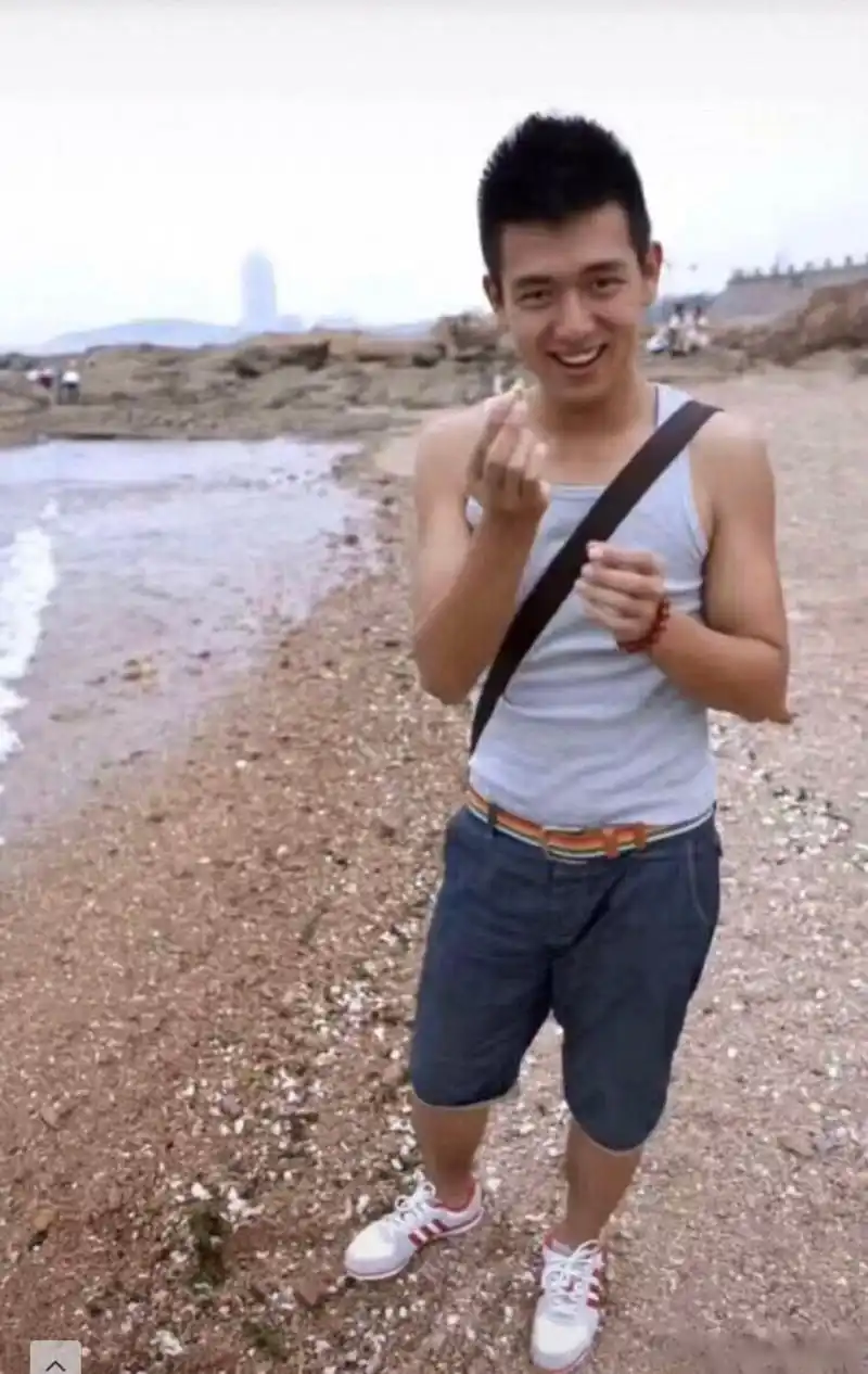 李现大学时期土味照片大合集.下面肯定会有很多人留言李现好帅.