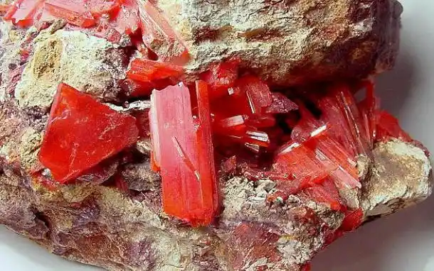 现在一般用人造铬铅矿作颜料油漆.