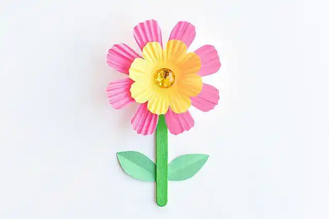 适合大班的手工:蛋糕纸杯花朵制作过程(步骤图解)