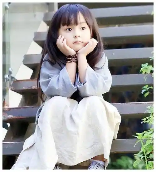 2岁童星刘楚恬出道就年入百万,面容甜美却遭整容禁忌,如今怎样_父母