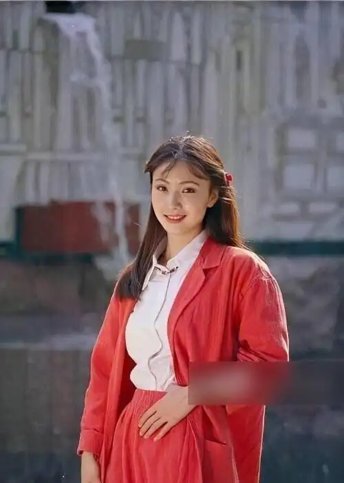 陶虹年轻时的旧照被曝光,出人意料的是,陶虹小时候竟是一名游泳运动员