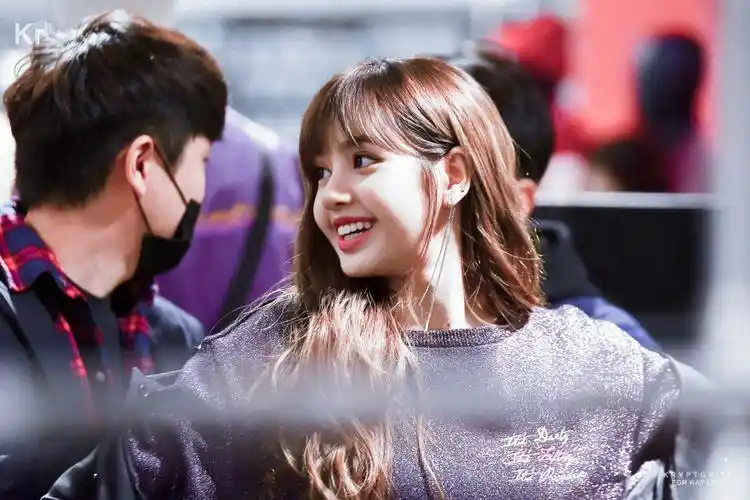 blackpink lisa - 堆糖,美图壁纸兴趣社区