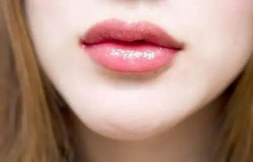 女生4种超好看的嘴型,并不是樱桃小嘴,是第2种,你有吗?