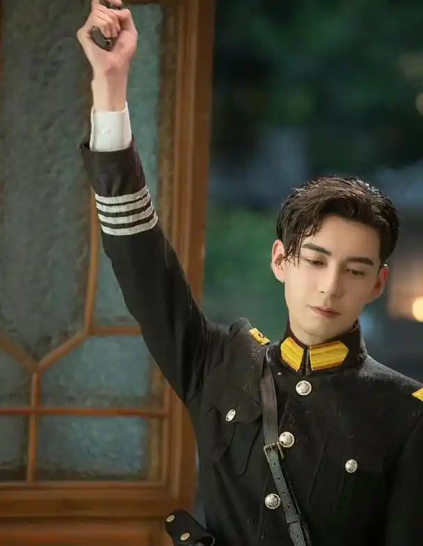 论陈星旭的军装有多绝