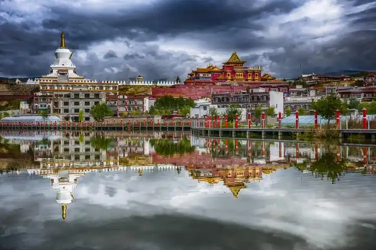 四川甘孜县寺庙