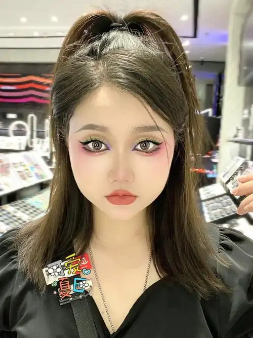 我超爱今日妆容,灵感来自@rita姐_白星言稍有改动,嘿嘿嘿嘿,希望她