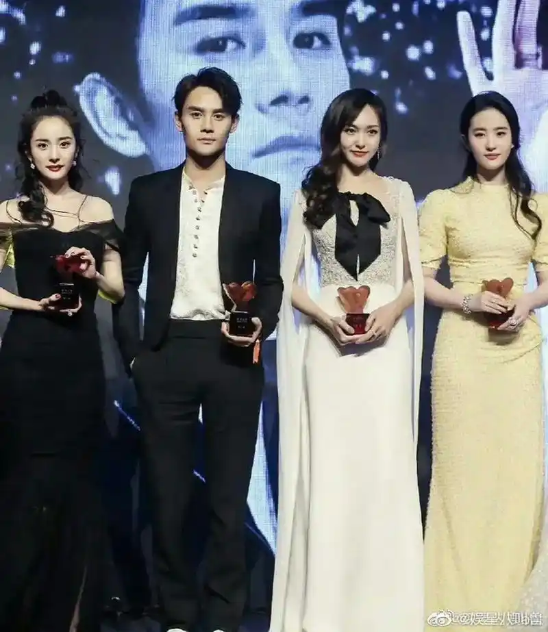 唐嫣——娱乐圈的合照杀手