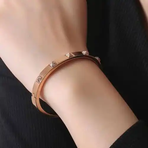 施华洛世奇奇金字塔镶钻水晶手镯