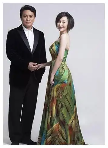 19岁和导演私奔,裸婚在地下室连生3胎,丈夫用7部戏将她捧红