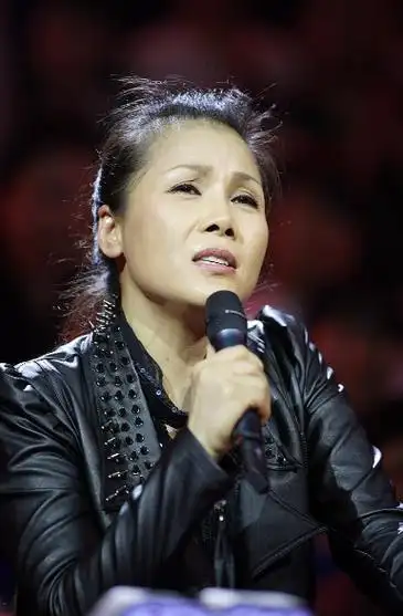 但是并没有带来很大的反响,后来的烟嗓也许与十几年的烟龄脱不了关系