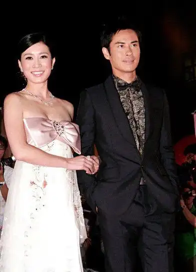 佘诗曼的老公郑嘉颖  佘诗曼的老公      佘诗曼是中国香港女演员,因